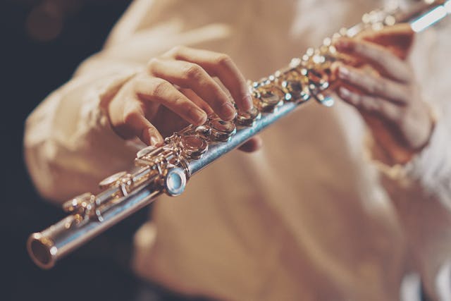 Descoperă fascinația instrumentelor de suflat în muzică