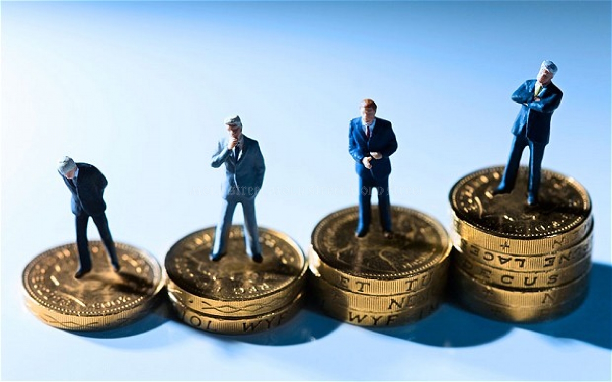 „Taxa de solidaritate” revine în prim-plan: salariile mari și pensiile peste prag, în vizorul măsurilor de austeritate