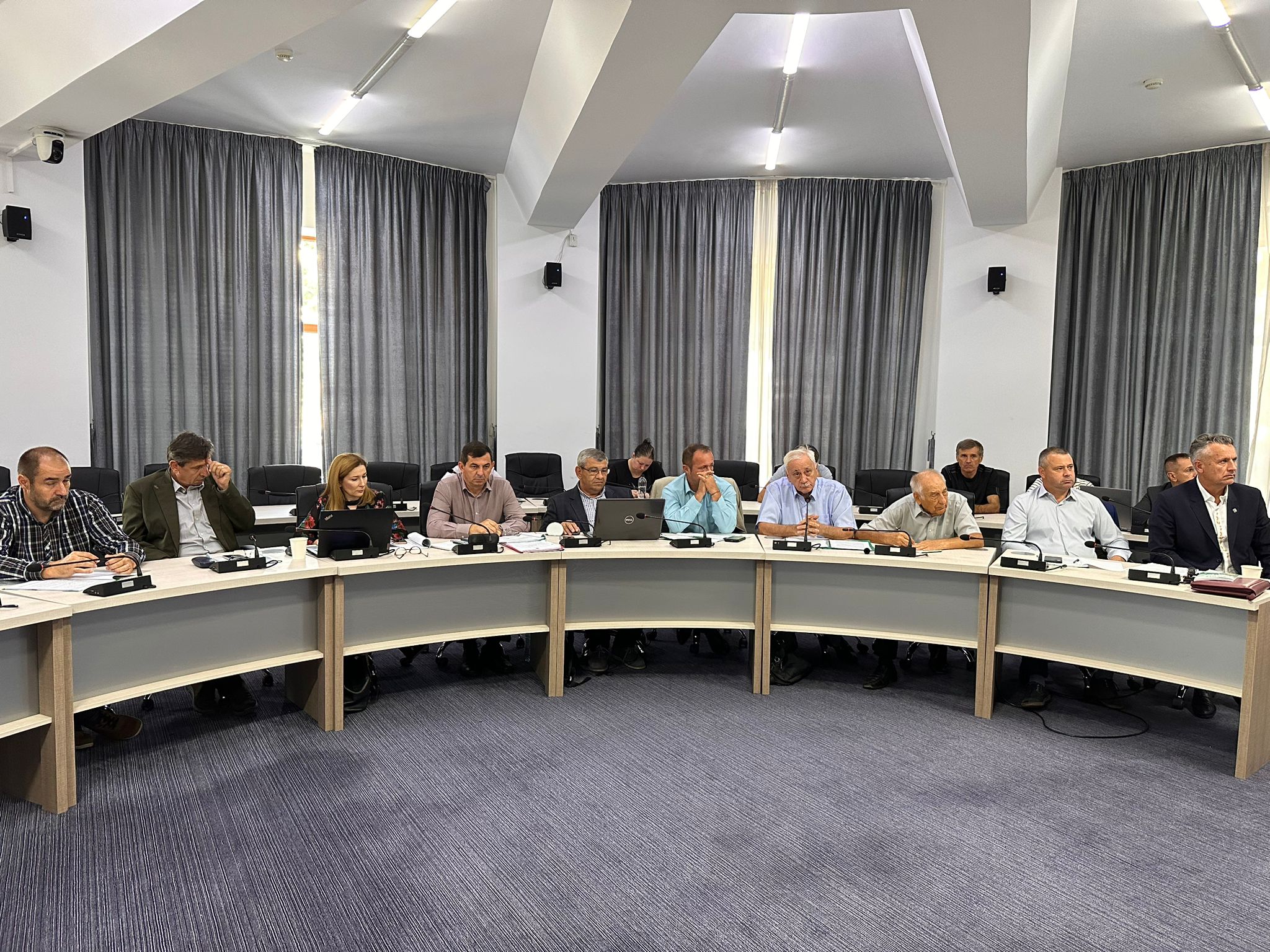 Reorganizarea RNP Romsilva: dezbatere publică maraton pentru viitorul pădurilor din România