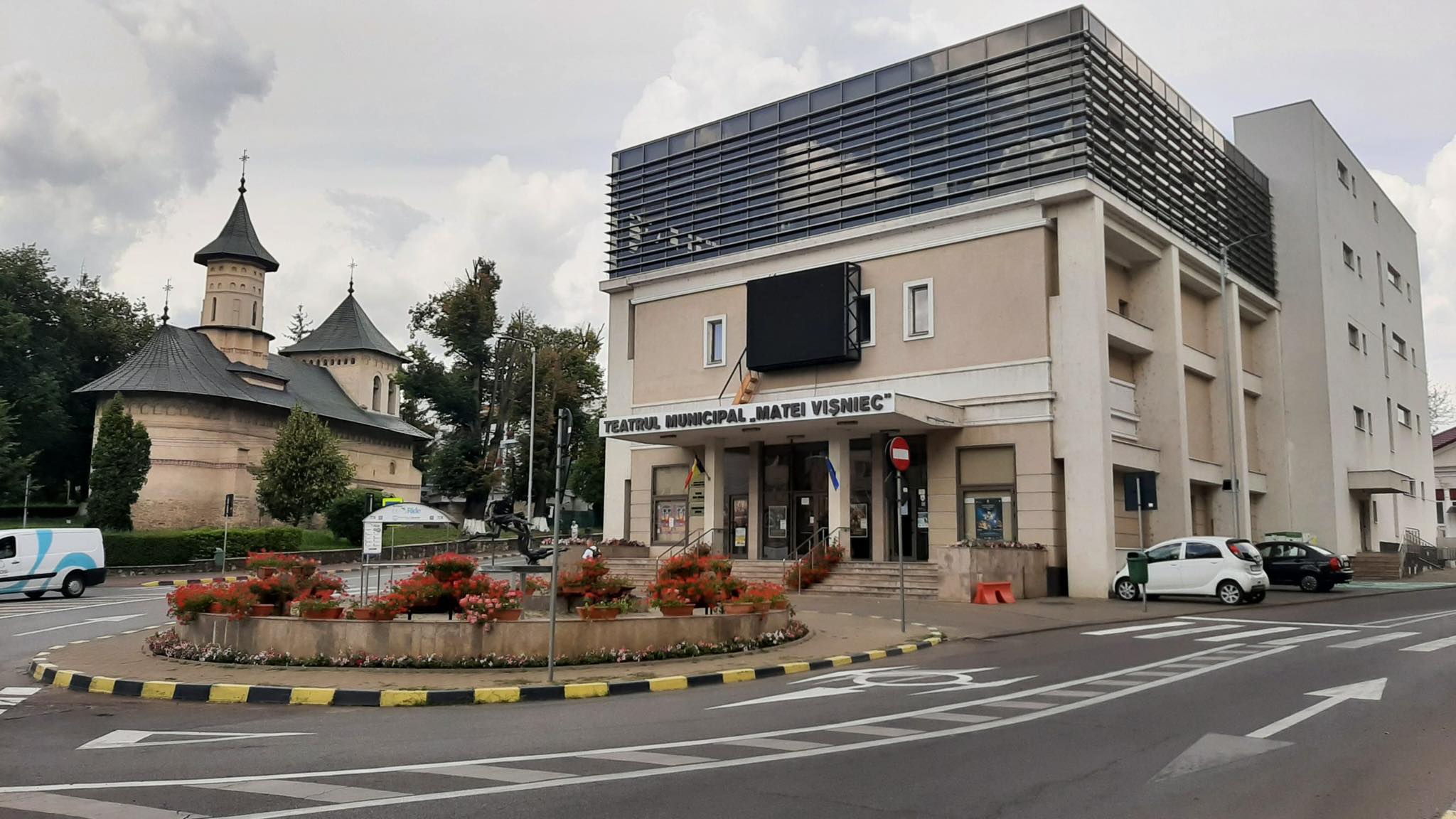 Cererile pentru închirierea sălii Teatrului „Matei Vișniec” se depun direct la instituție