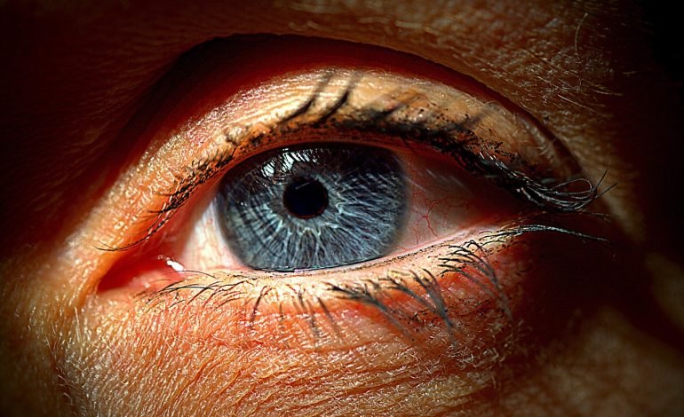 De ce se discută des despre ce înseamnă când ți se zbate ochiul stâng