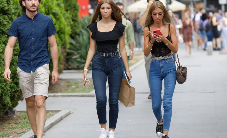 Cum alegi materialele pentru haine de birou confortabile