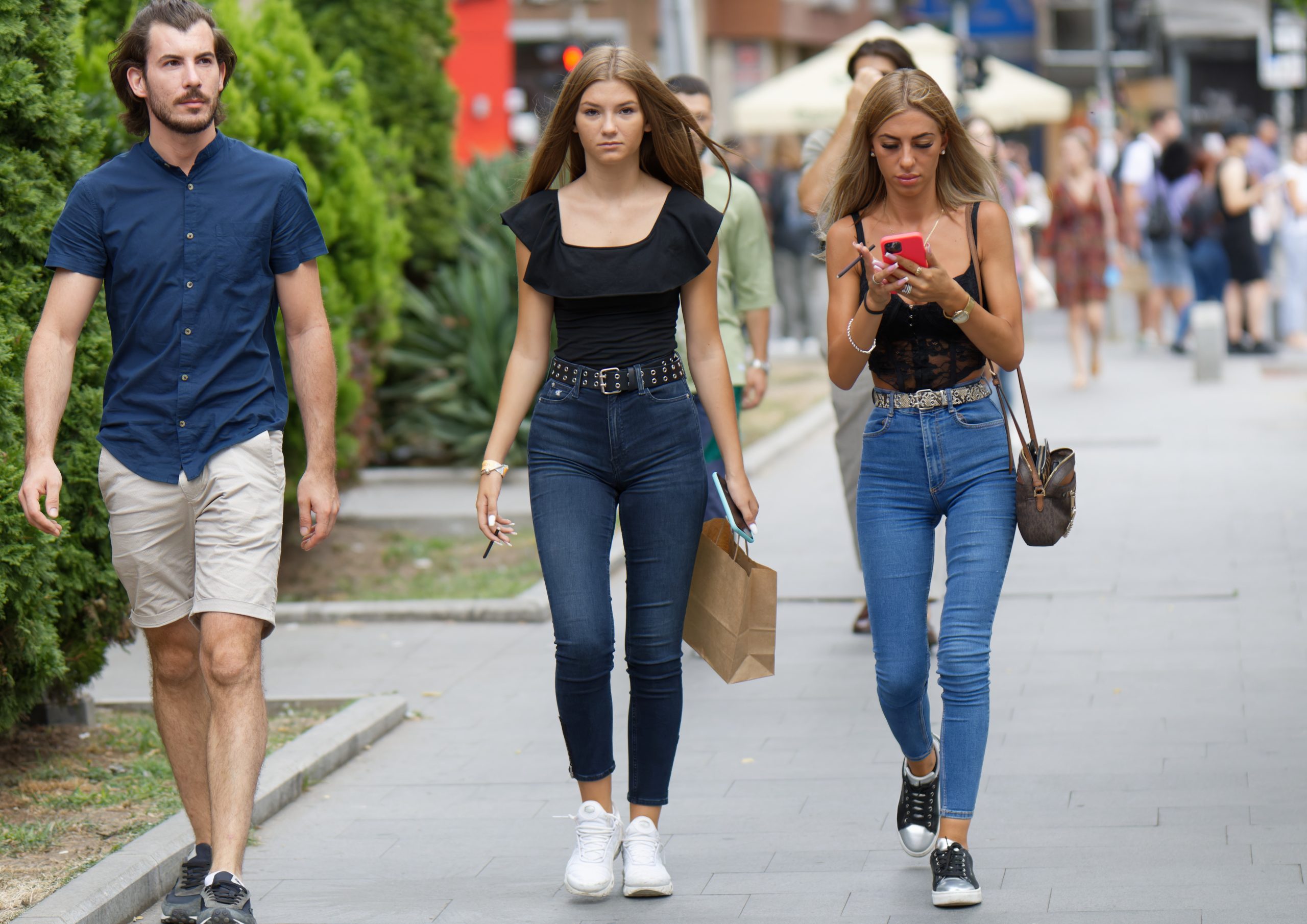 Cum alegi materialele pentru haine de birou confortabile