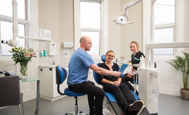 De ce apar zone mate pe dinți