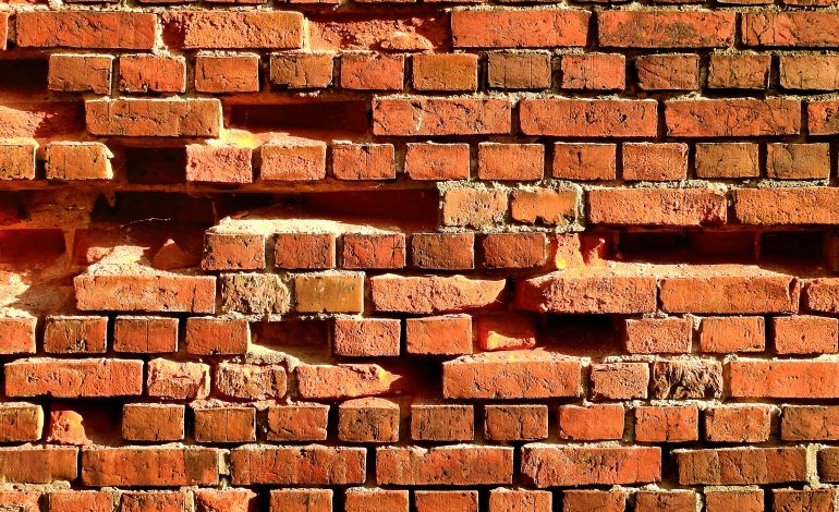 Cum alegi structura casei: beton, cărămidă sau lemn