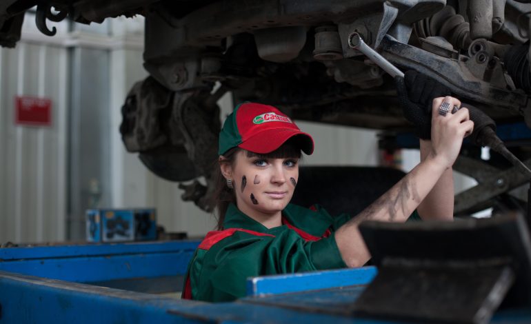 Revizie auto periodică. Ce trebuie verificat și când trebuie făcută